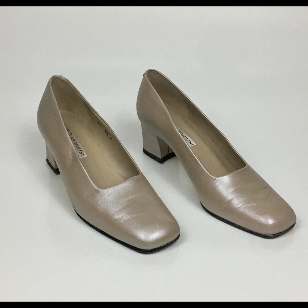 Women’s shoes size 8.5